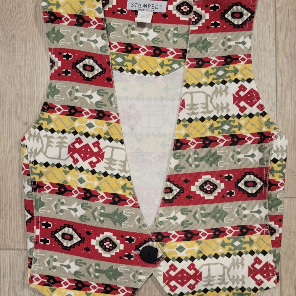 Stampede Red and Green Patterned Fabric
